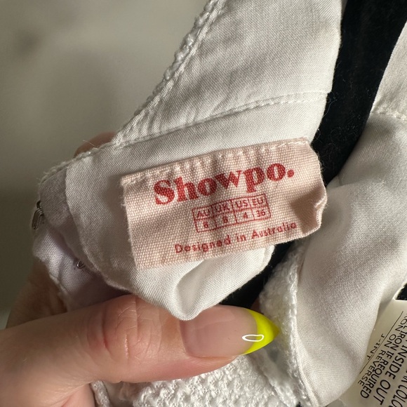 2 piece white set. Great for bridal type parties - Picture 3 of 7